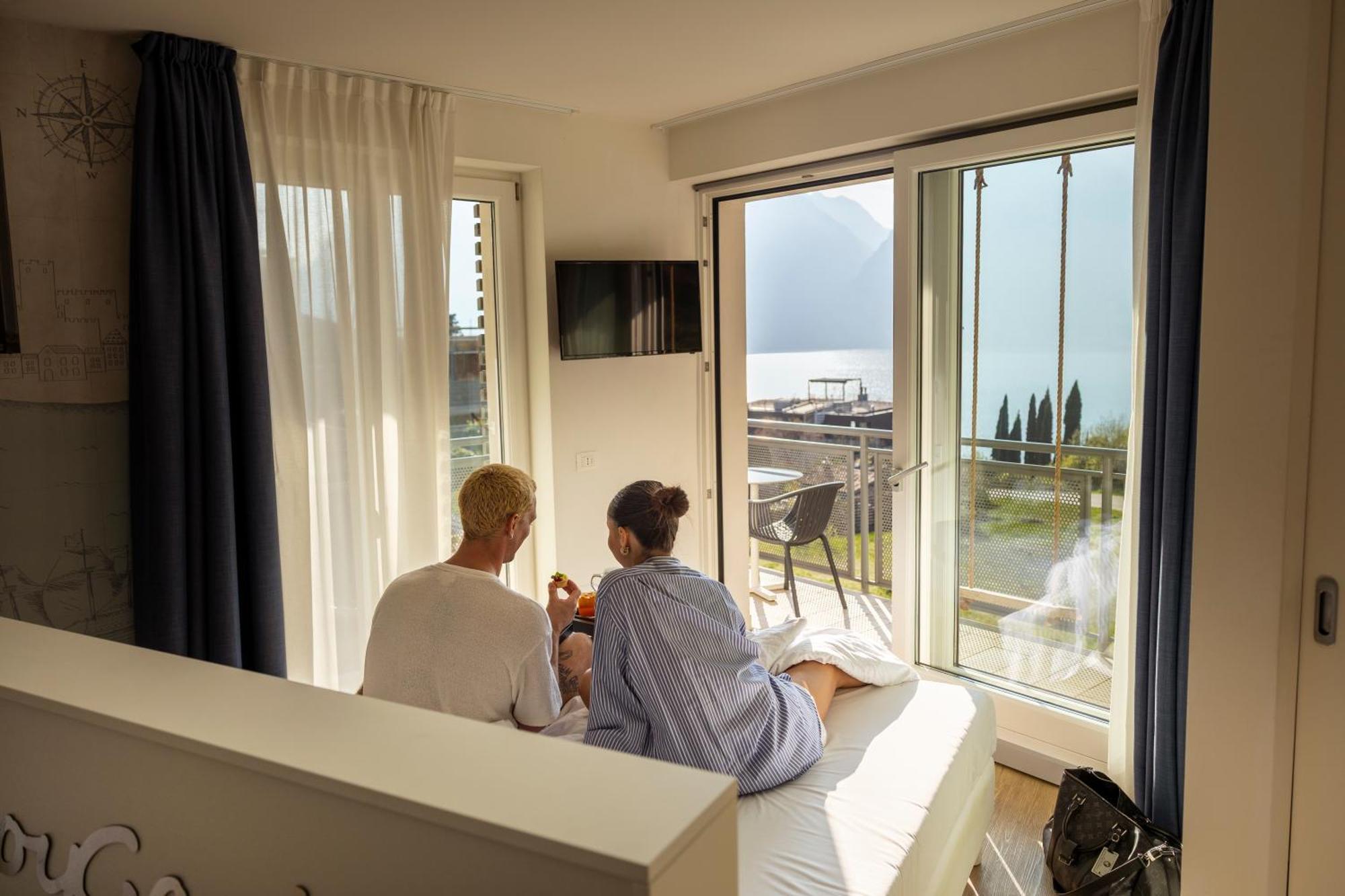 Hi Hotels Torbole - Pool & Spa Torbole Sul Garda Kültér fotó